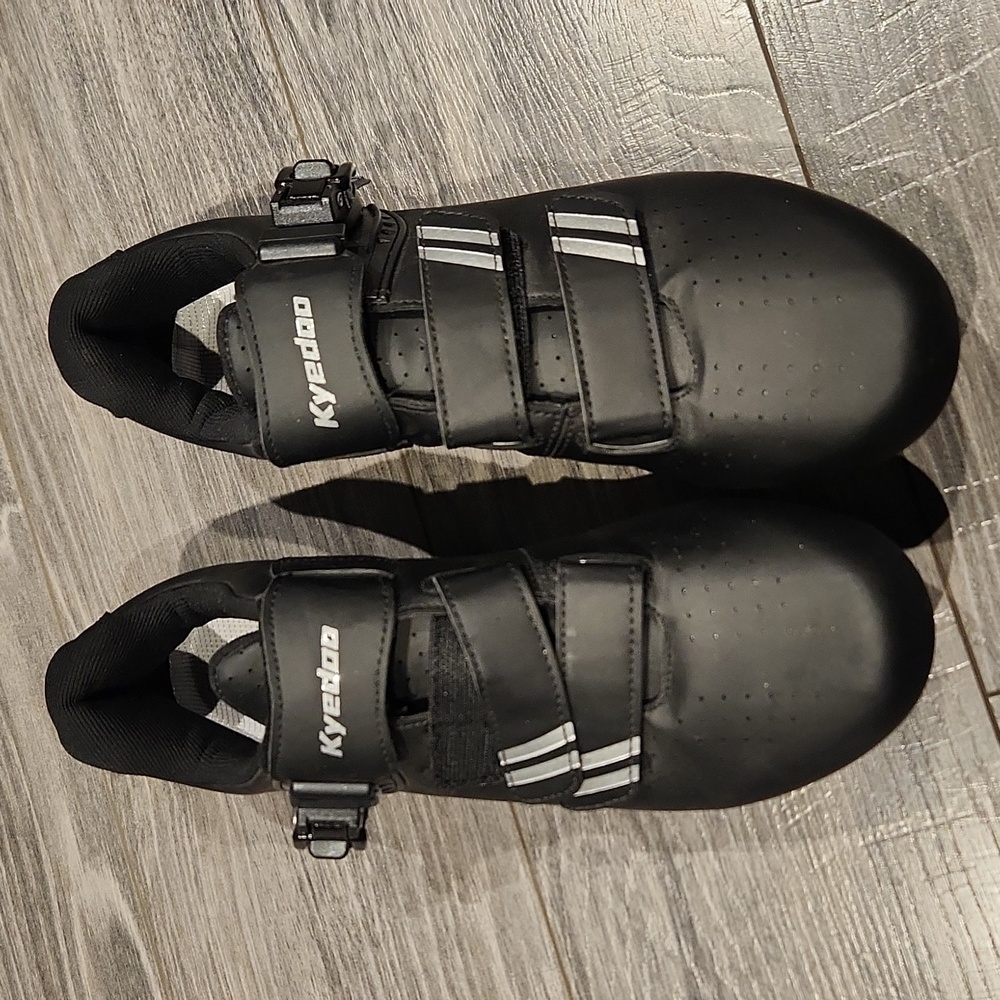 Like new condition Kyedoo Women's sz 42 Cycling Shoes w/manual & Allen wrench